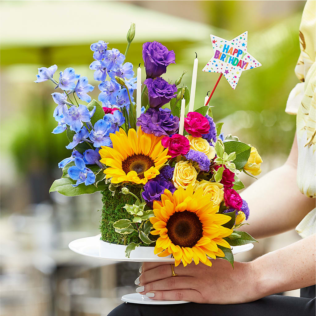 Star of the Day Floral Cake – Moreno Valley Flower Box, Moreno Valley CA